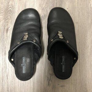 Minnetonka Women's Size 10 Black Leather Clogs Embellished Moccasins Shoes